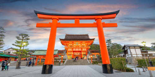 image of the entrance to the Fushimi Inari Taisha shrine